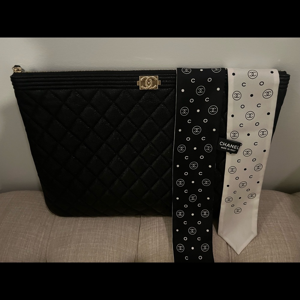 ** SOLD OFF PM**Ivory/ Black Chanel twilly ( O case not for sale )